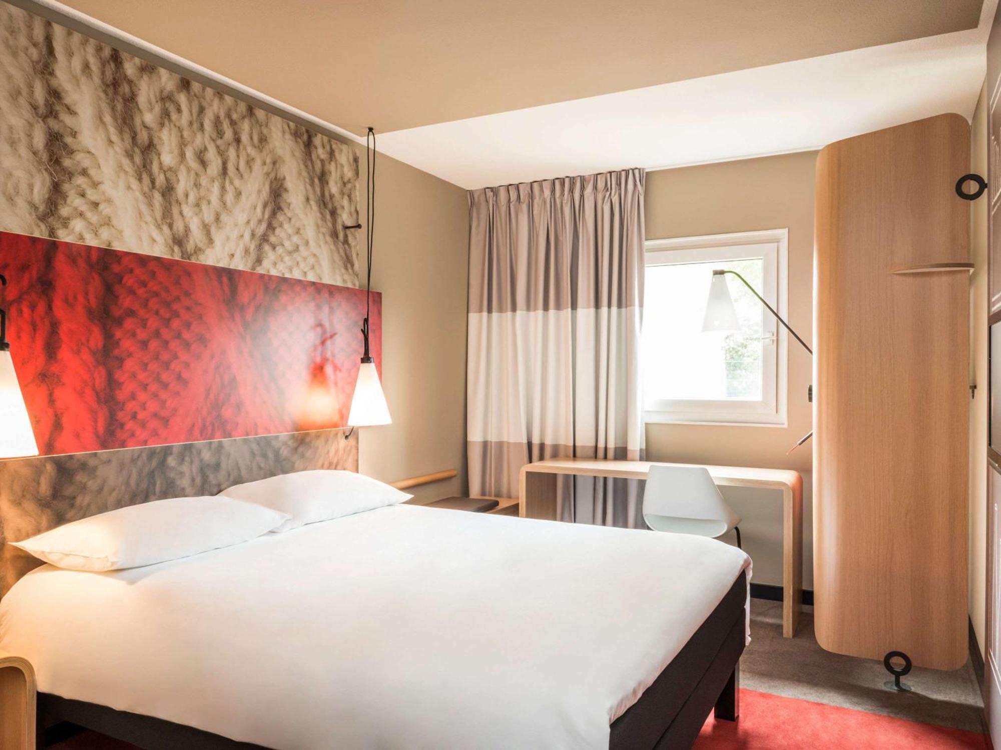 Ibis Centre Hotel 3*